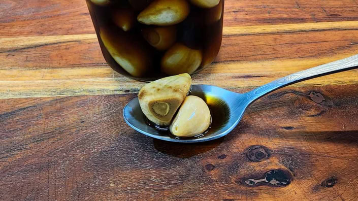 Korean Pickled Garlic Korean pickled garlic (Maneul Jangajji)